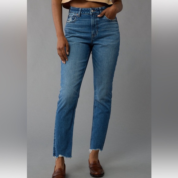 American Eagle Outfitters Denim - American Eagle Mom Jean size 6 long